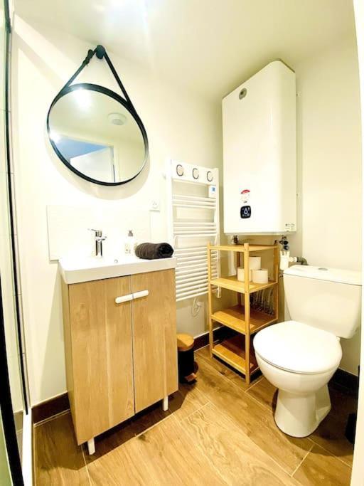 Chaleureux Appartement Proche Gare Laval  Exterior photo